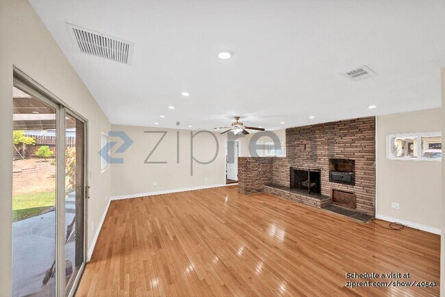 Building Photo - 10932 La Cima Dr