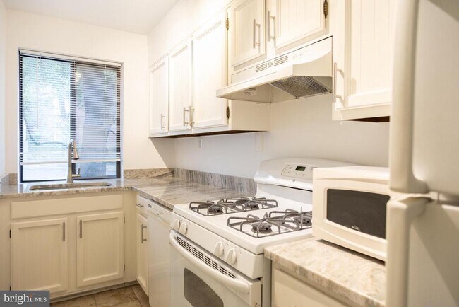 Foto del edificio - 3815 Davis Pl NW