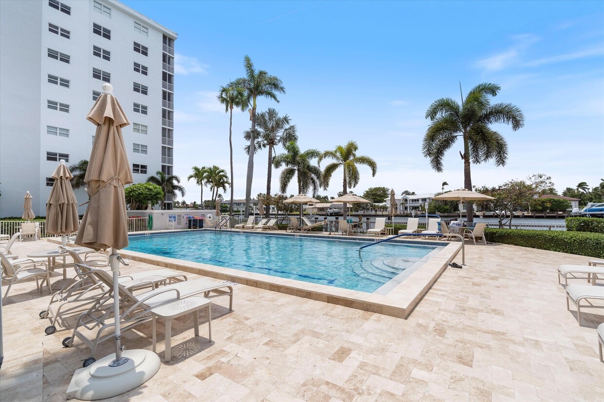 Primary Photo - 3300 S Ocean Blvd