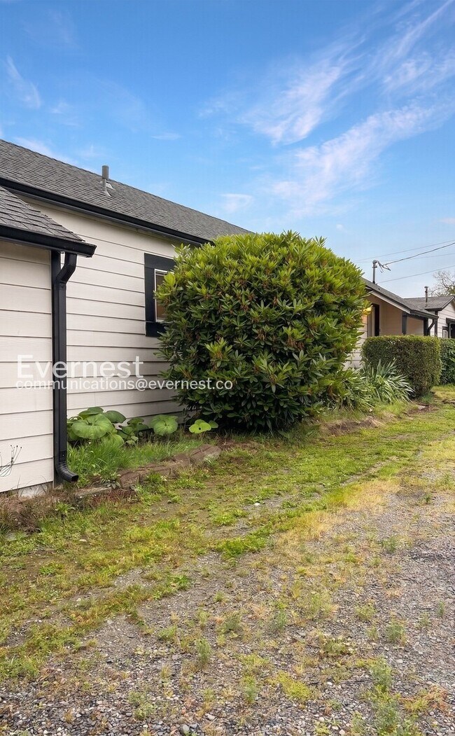 Foto del edificio - 2-Bed/1-Bath Town Home/ Available Now!