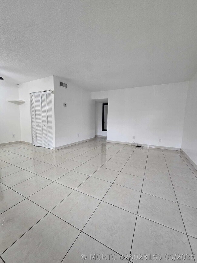 Foto del edificio - 1201 SW 52nd Ave