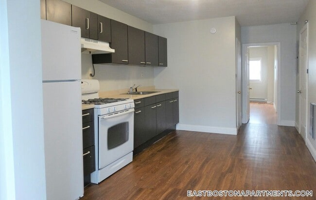 Building Photo - 161 Bennington St