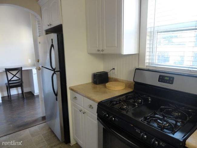 Building Photo - 1 br, 1 bath Apartment - 1036 B Street
