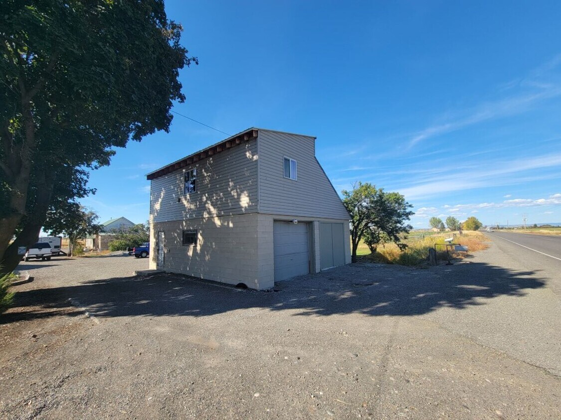 Primary Photo - Large Studio Apartment in St. Anthony