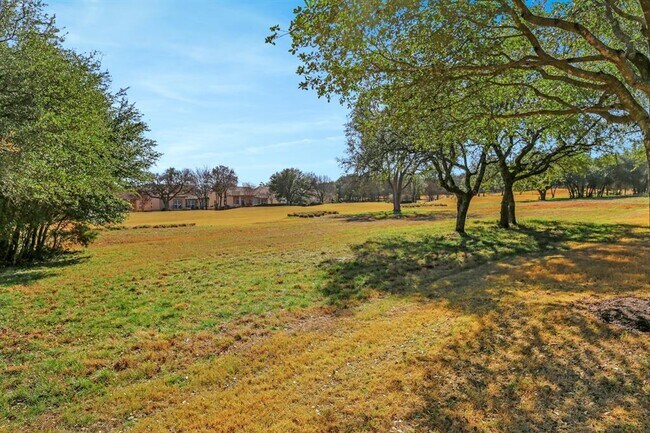 Foto del edificio - 512 Farm Hill Dr