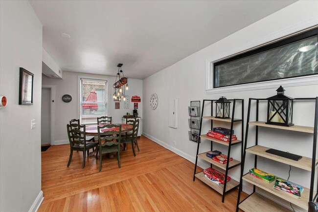 Photo - 2 bedroom in Chicago IL 60657 Apartment