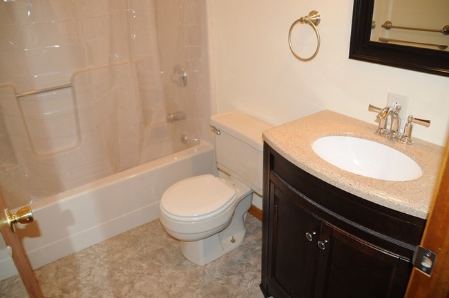 Main Bathroom - 3143 Shellers Bend