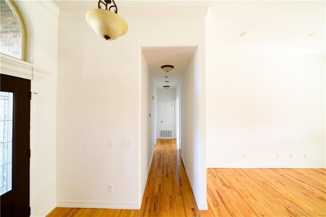 Building Photo - 4604 SW Swinton Dr