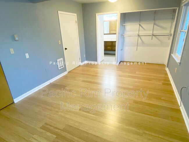 Foto del edificio - 14825 W Thorne Ln SW