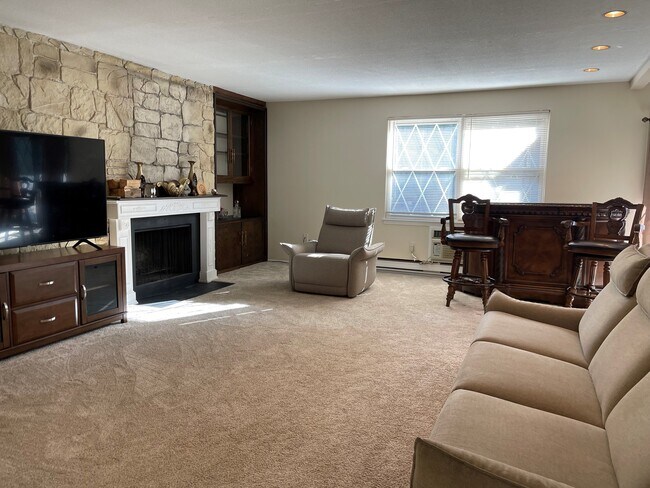 Building Photo - 471 Sierra Vista Ln