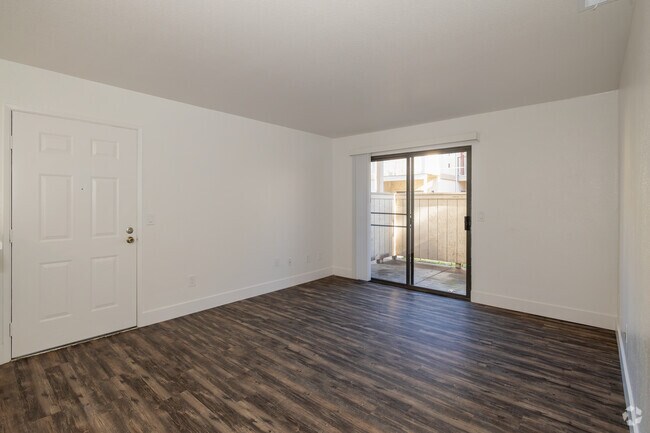 1 habitación, 1 baño - 638 pies cuadrados - Sala de estar - Country Glen