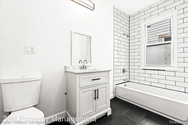 Building Photo - 3 br, 1 bath Apartment - 2019 Marquette St...