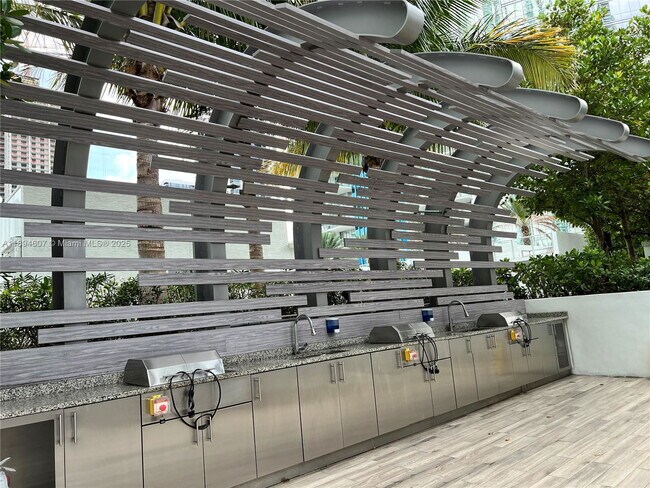 Building Photo - 851 NE 1st Ave