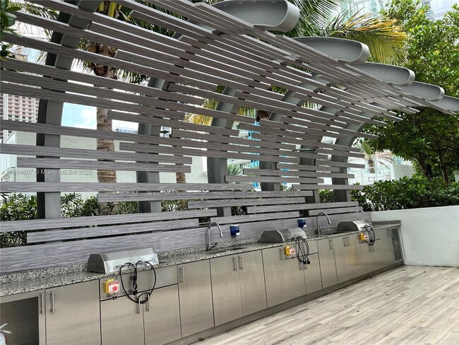 Foto del edificio - 851 NE 1st Ave