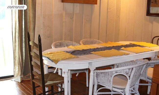 Building Photo - 12 Manhanset Rd