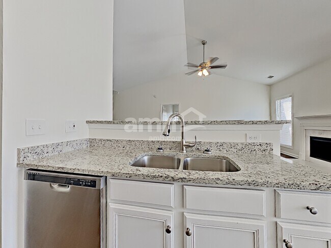 Foto del edificio - 224 Logan Creek Lane