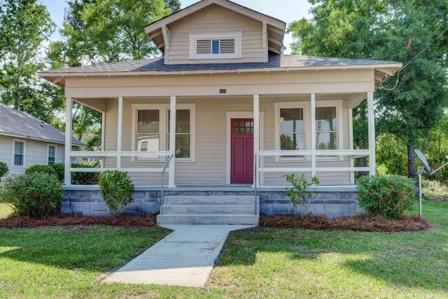 Building Photo - 121 New Bern St