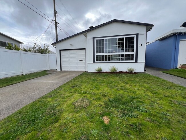Foto del edificio - Remodel Detached 4 Bed / 2 Bath Home Near ...