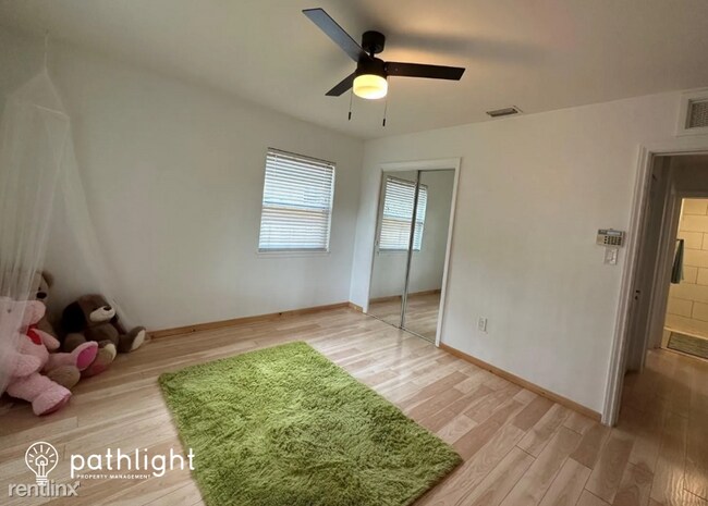 Foto del edificio - 4 br, 2 bath House - 3525 18Th Street N UNIT