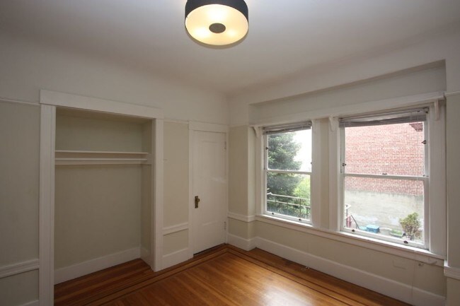Building Photo - Quiet bright Studio in Lower Nob Hill