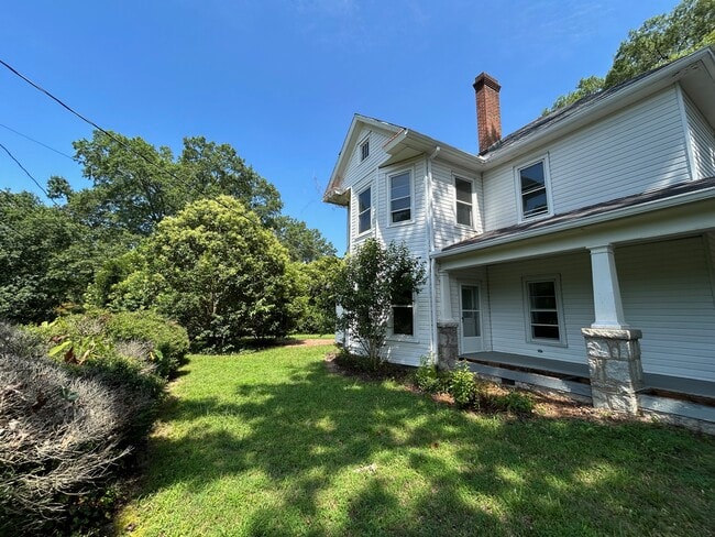 Side Yard - 1014 Shepherd St