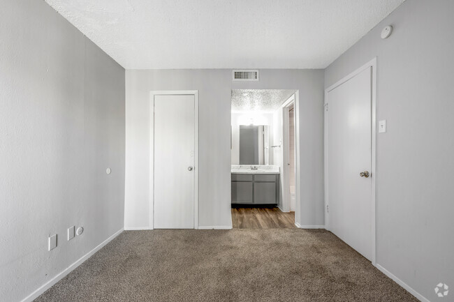 2 BR, 1 BA - 671SF - Primary Bedroom - Oak Park