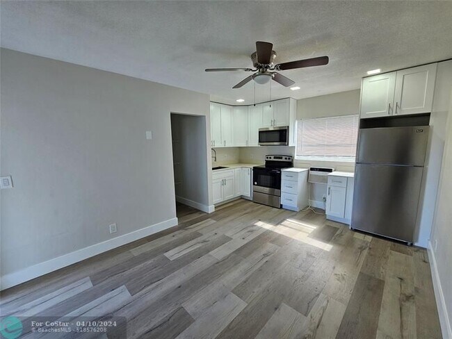 Building Photo - 421 NW 35th Ct