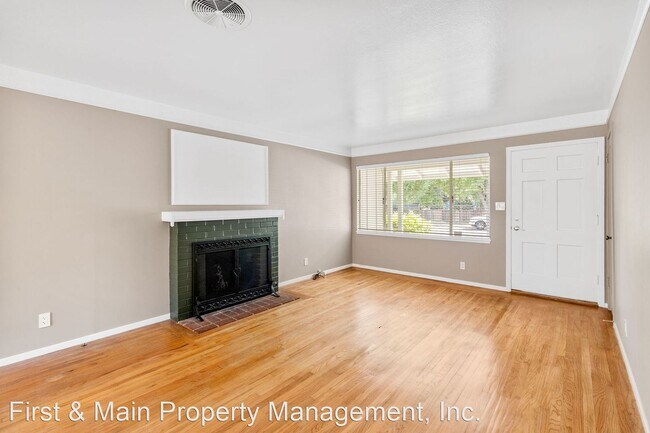 Foto del edificio - 3 br, 2 bath House - 2059 Lernhart Street