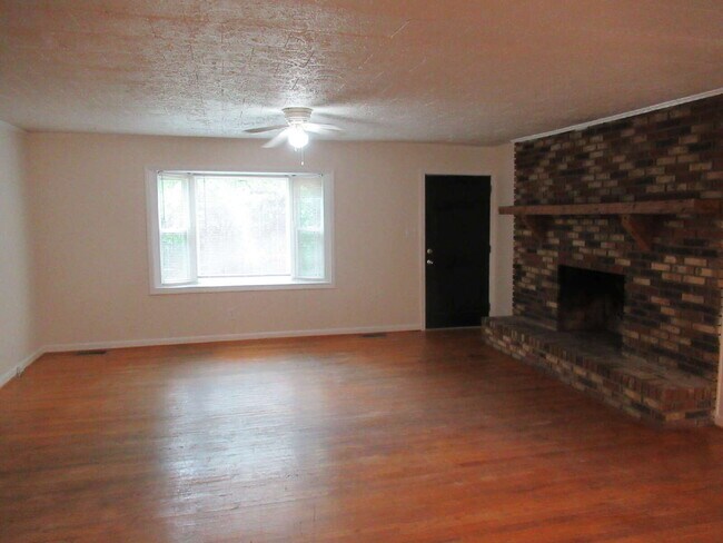 Foto del edificio - Charming Brick Ranch in a Convenient Lincolnton Location!