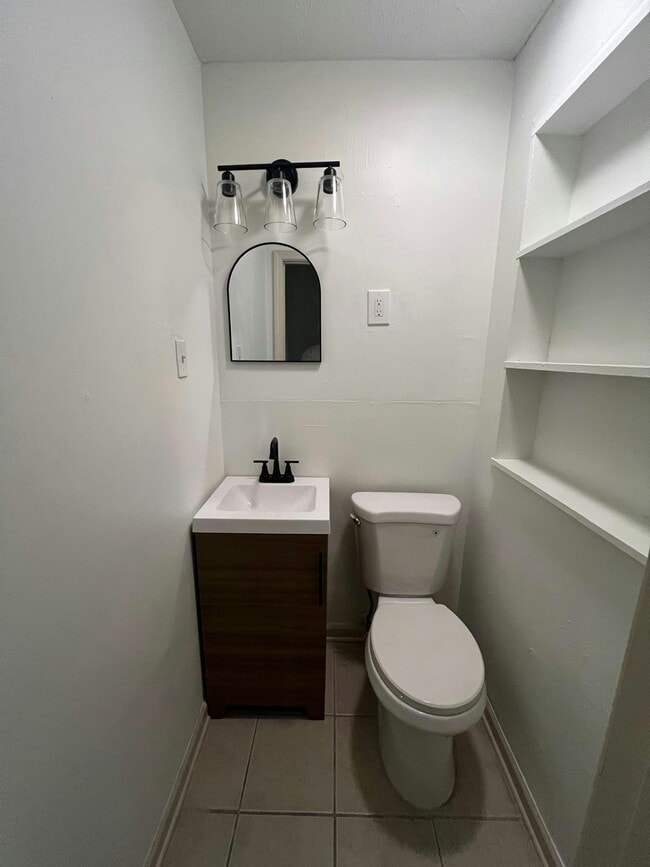 Building Photo - 791 Par Ave