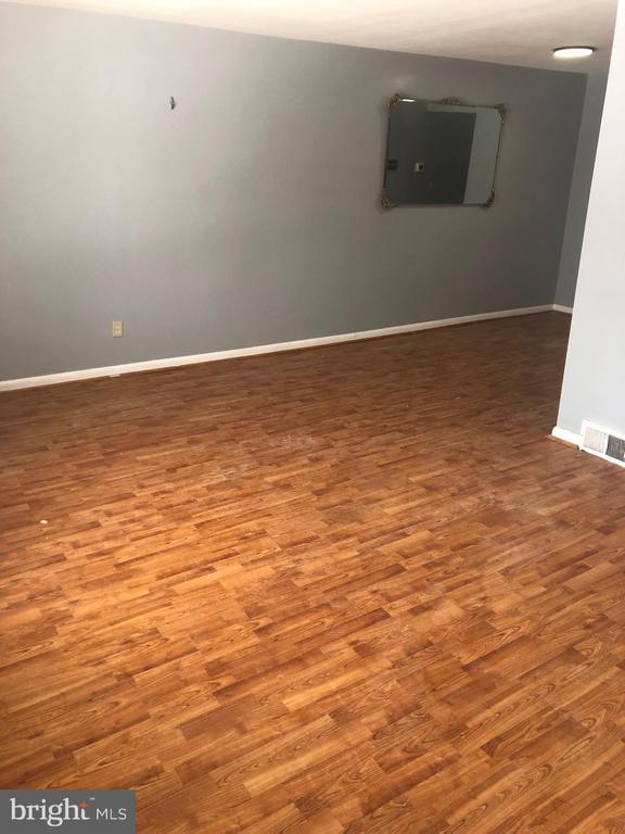 Foto del edificio - 8550 Tolbut St