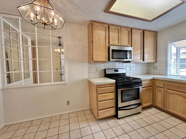 Foto del edificio - Desirable Tri-level Townhome in Carlsbad!