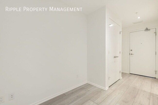 Building Photo - Modern 1 Bed+Den, 2 Baths Apartment/Condo ...