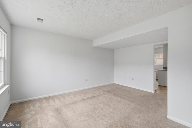 Foto del edificio - 8635 Reinecke Ct