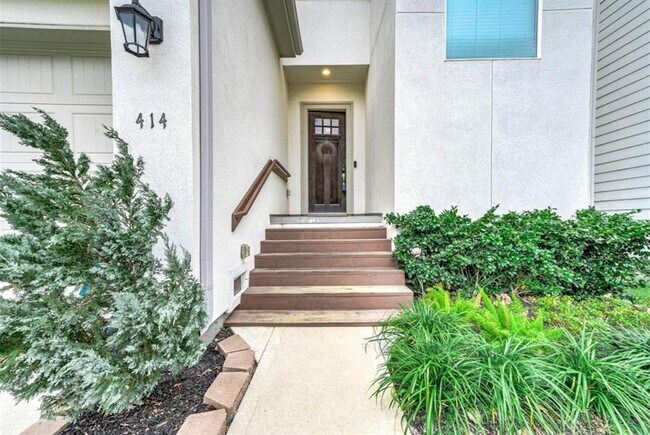 Foto del edificio - 414 Yale Oaks Ln