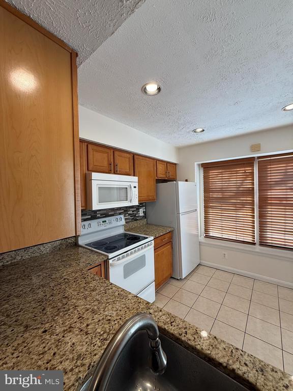 Building Photo - 5719 Independence Cir