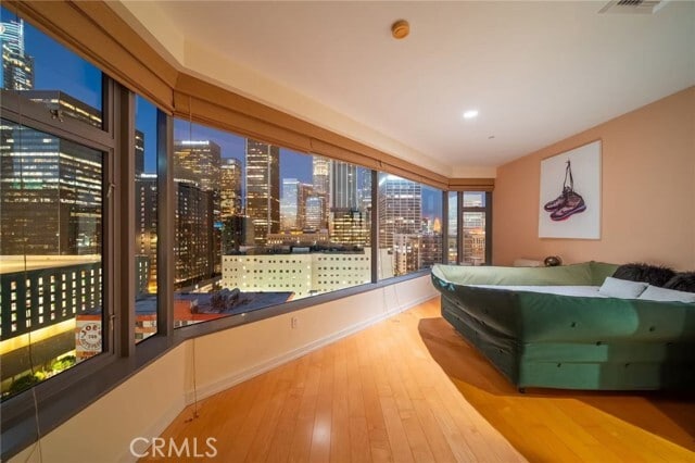 Building Photo - 801 S Grand Ave