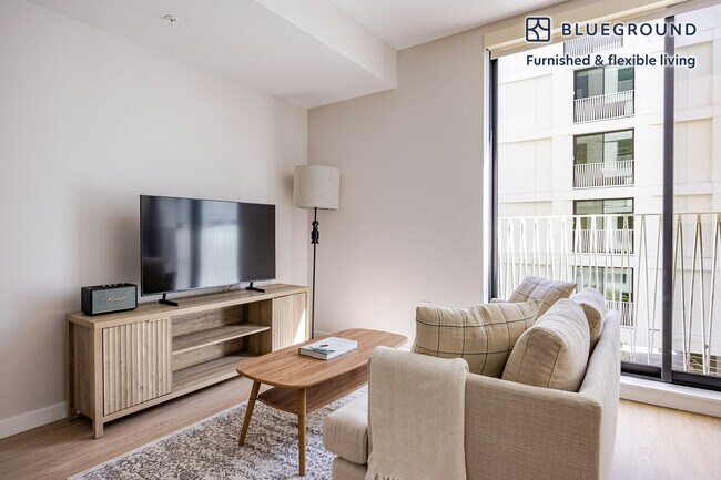 Building Photo - 200 Mesnager St