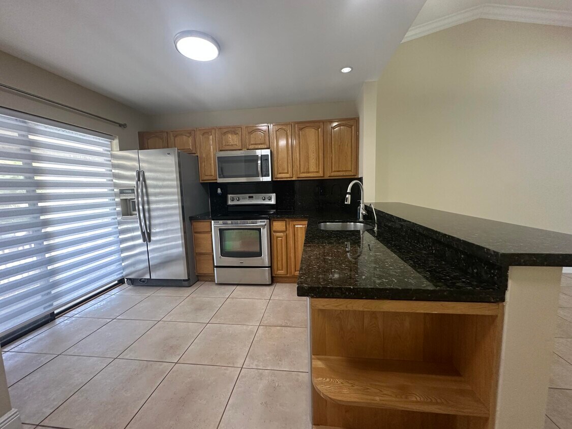 Foto principal - 3939 NE 5th Ave