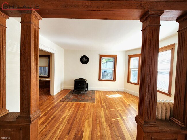 Building Photo - 2 br, 1 bath Duplex - 116 Appleton St 1