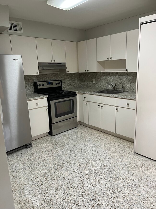 Building Photo - 454 Grand Canal Dr