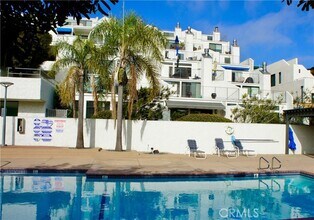 Building Photo - 736 Gould Ave