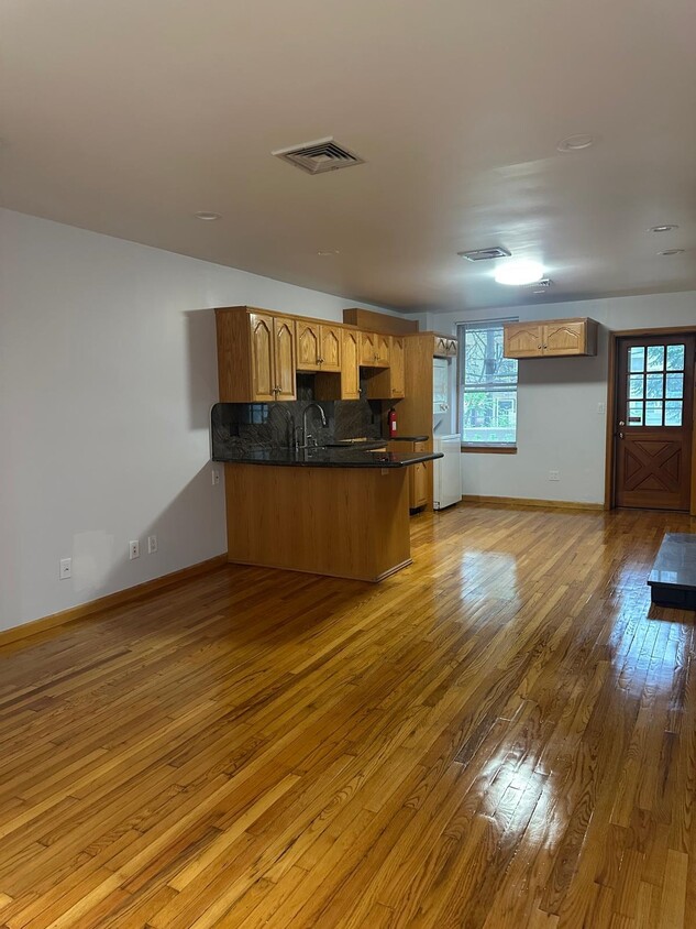 Primary Photo - 127 Garden St