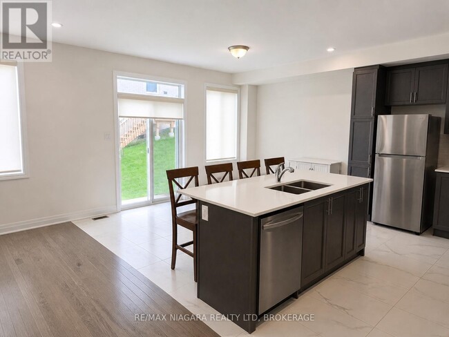 Building Photo - 29 Oriole Crescent