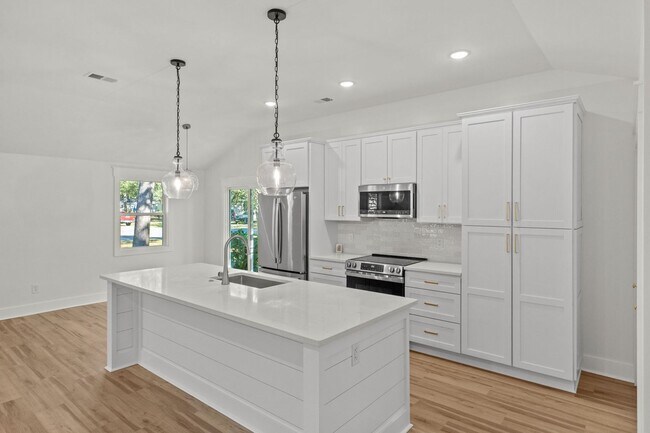 Foto del edificio - Walk to the Beach! Beautiful Two bedroom in Surfside East of 17! Large Lot!