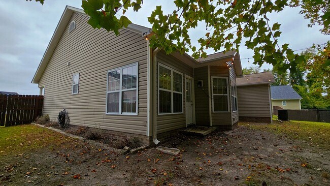 Building Photo - 300 Bouy Ct