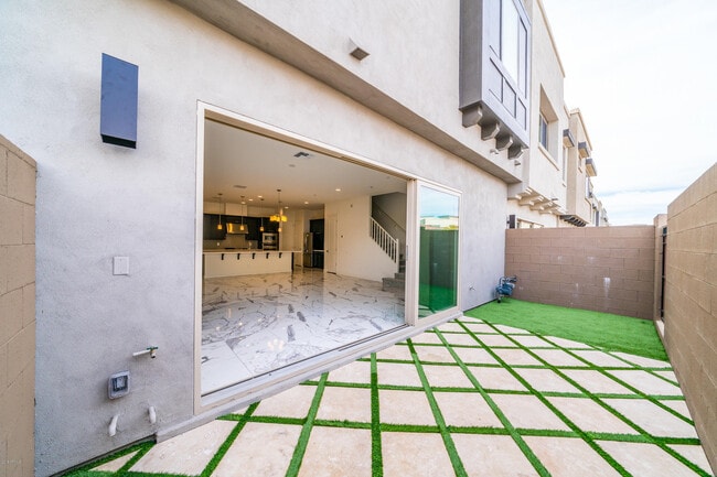 Building Photo - 7354 Casitas Del Rio Dr