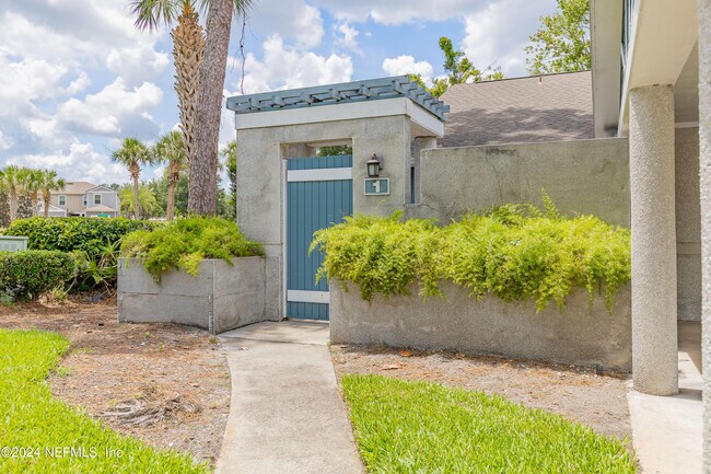 Foto del edificio - 8118 Baymeadows Cir E
