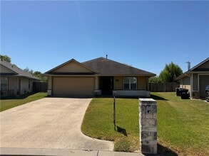 Building Photo - 933 Crested Point Dr