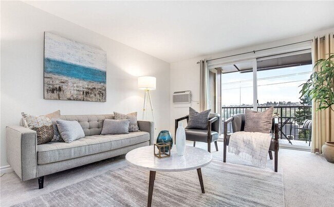 Building Photo - WELL-MAINTAINED 2-BEDROOM INTERBAY CONDO F...